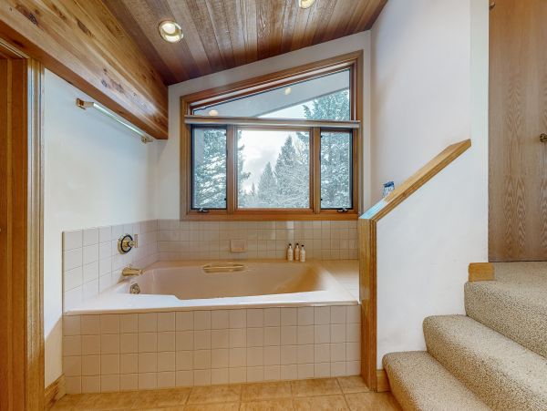 Mountain Perfect Getaway with 3 Bedrooms in Teton Village