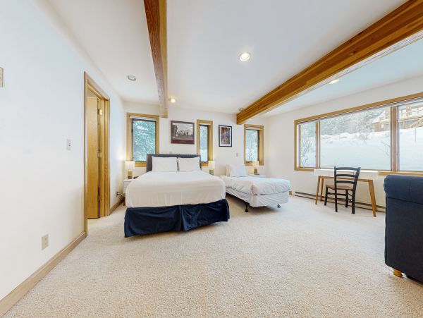 Mountain Perfect Getaway with 3 Bedrooms in Teton Village