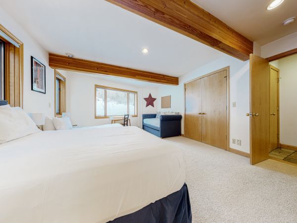 Mountain Perfect Getaway with 3 Bedrooms in Teton Village