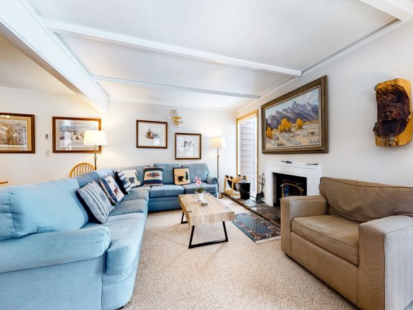 Three Bedroom Vacation Condo in Jackson Hole Sleeps Eight