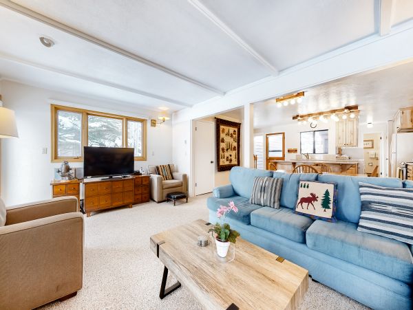 Three Bedroom Vacation Condo in Jackson Hole Sleeps Eight