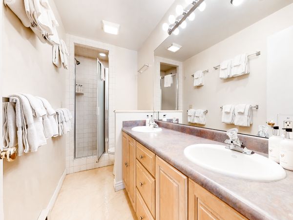 Three Bedroom Vacation Condo in Jackson Hole Sleeps Eight