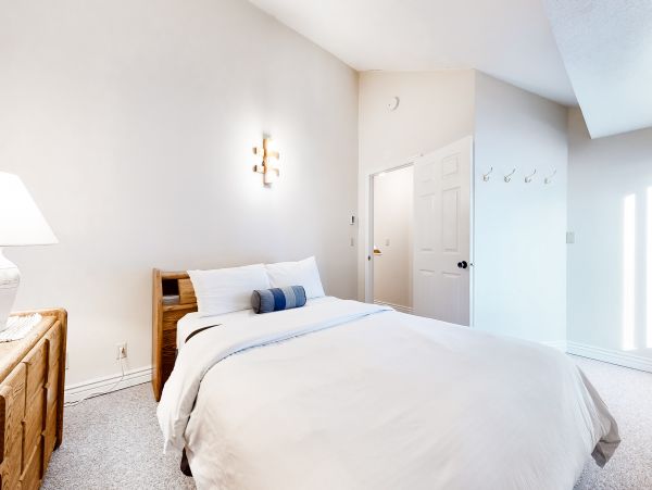 Three Bedroom Vacation Condo in Jackson Hole Sleeps Eight