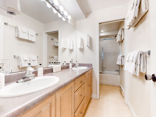Three Bedroom Vacation Condo in Jackson Hole Sleeps Eight