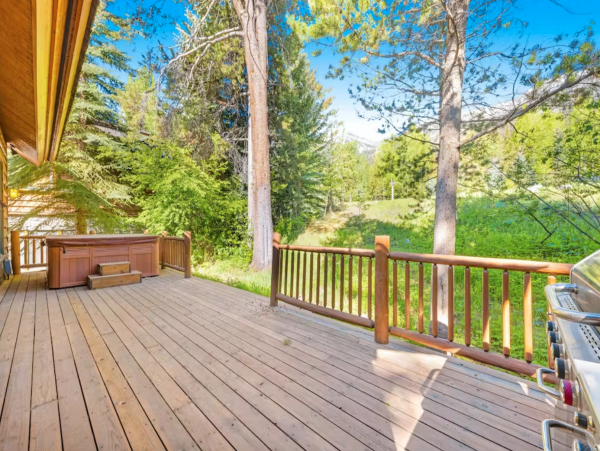 Ski in Ski out, 4 blocks from Teton Village