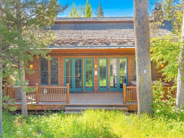 Ski in Ski out, 4 blocks from Teton Village