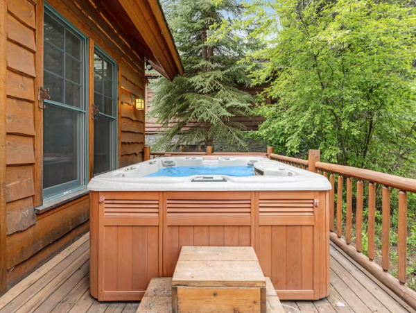 Ski in Ski out, 4 blocks from Teton Village