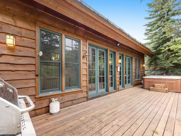 Ski in Ski out, 4 blocks from Teton Village