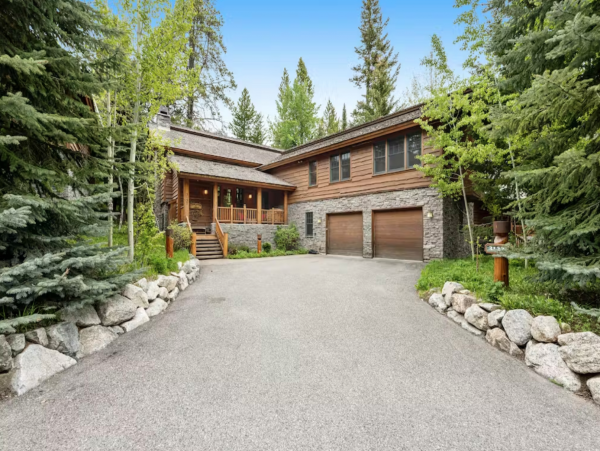 Ski in Ski out, 4 blocks from Teton Village
