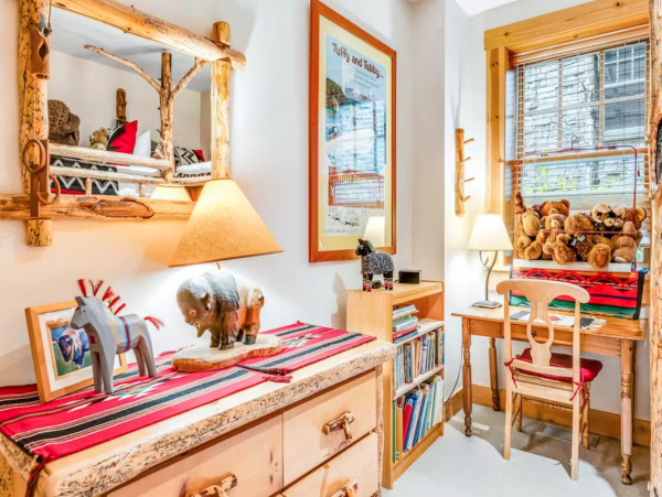 Ski in Ski out, 4 blocks from Teton Village