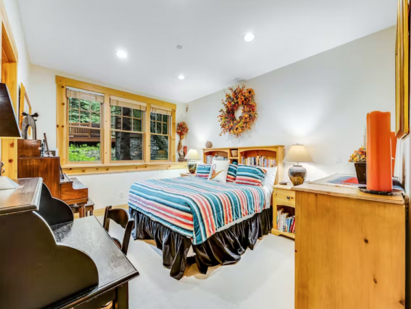 Ski in Ski out, 4 blocks from Teton Village