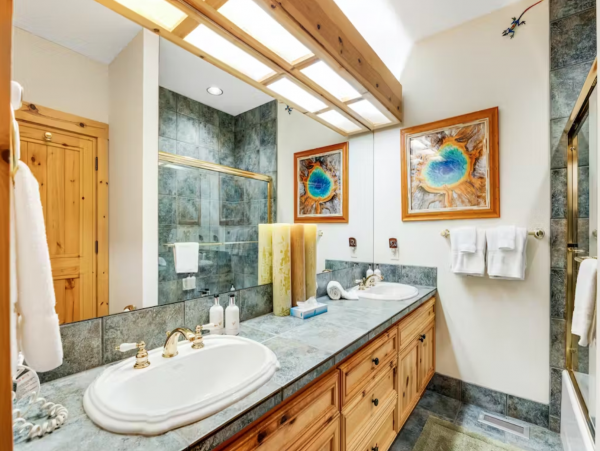 Ski in Ski out, 4 blocks from Teton Village