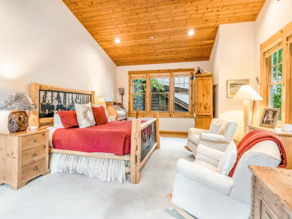 Ski in Ski out, 4 blocks from Teton Village