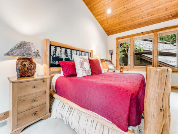 Ski in Ski out, 4 blocks from Teton Village