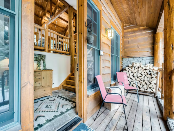 Ski in Ski out, 4 blocks from Teton Village