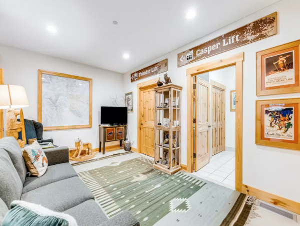 Ski in Ski out, 4 blocks from Teton Village