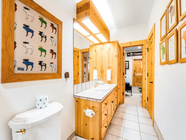 Ski in Ski out, 4 blocks from Teton Village