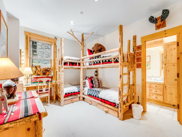 Ski in Ski out, 4 blocks from Teton Village