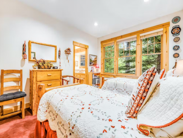 Ski in Ski out, 4 blocks from Teton Village