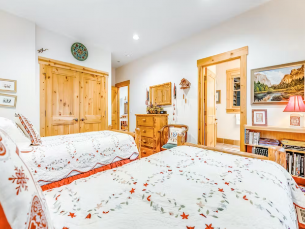 Ski in Ski out, 4 blocks from Teton Village