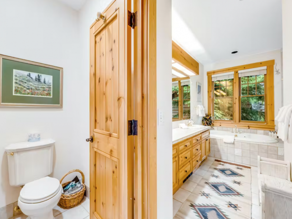 Ski in Ski out, 4 blocks from Teton Village