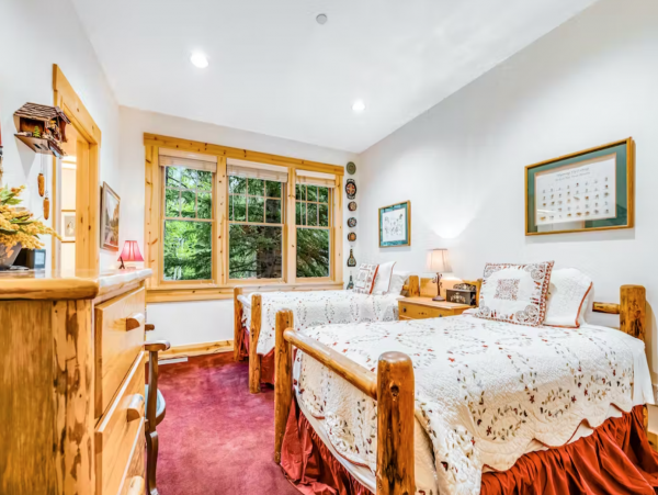 Ski in Ski out, 4 blocks from Teton Village