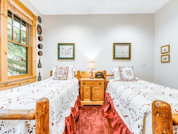 Ski in Ski out, 4 blocks from Teton Village