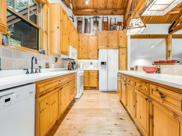 Ski in Ski out, 4 blocks from Teton Village
