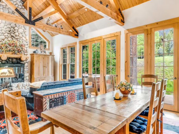 Ski in Ski out, 4 blocks from Teton Village