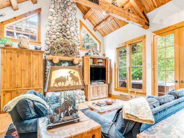 Ski in Ski out, 4 blocks from Teton Village