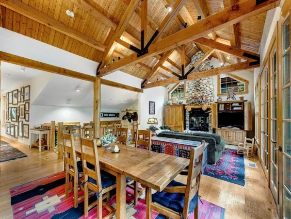 Ski in Ski out, 4 blocks from Teton Village