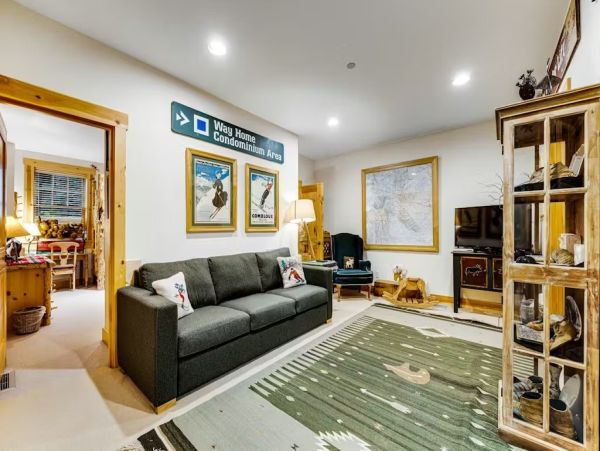 Ski in Ski out, 4 blocks from Teton Village