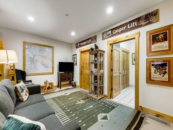 Ski in Ski out, 4 blocks from Teton Village