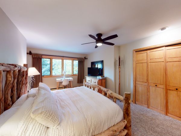 Avon Vacation Condo Four Bedroom Mountain Views
