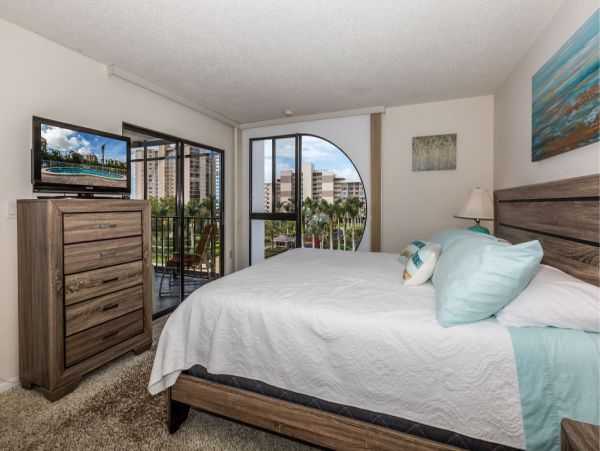 Marco Island Condo 1011158