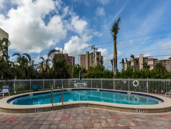 Marco Island Condo 1011158