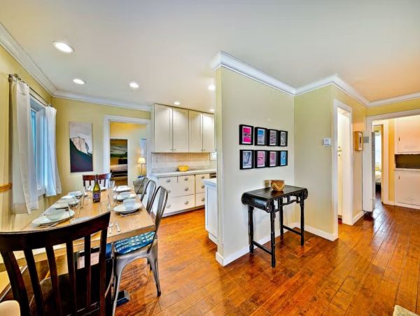 La Jolla Charming Vacation Home - 1/2 Block From Beach