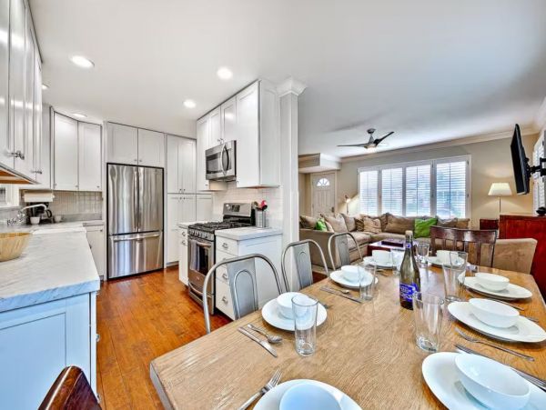 La Jolla Charming Vacation Home - 1/2 Block From Beach