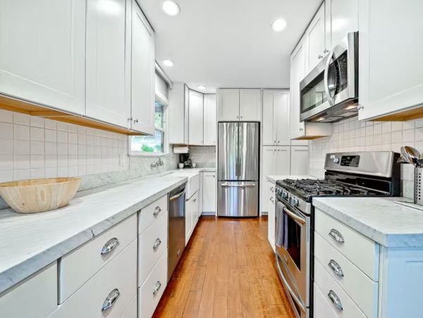 La Jolla Charming Vacation Home - 1/2 Block From Beach