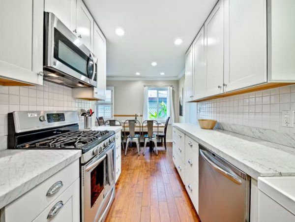 La Jolla Charming Vacation Home - 1/2 Block From Beach