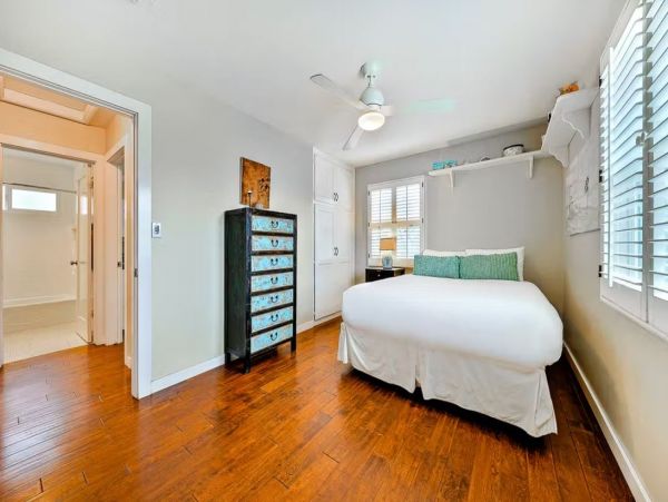 La Jolla Charming Vacation Home - 1/2 Block From Beach