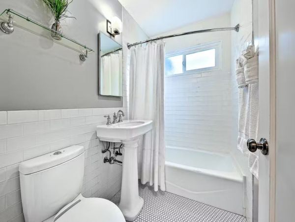 La Jolla Charming Vacation Home - 1/2 Block From Beach