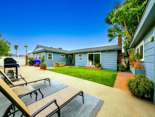 La Jolla Charming Vacation Home - 1/2 Block From Beach