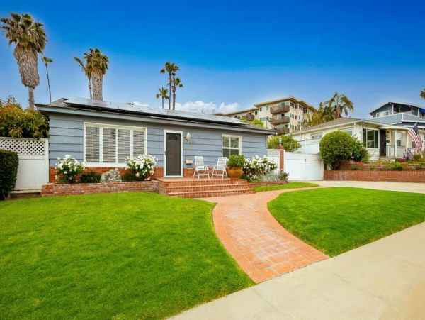 La Jolla Charming Vacation Home - 1/2 Block From Beach