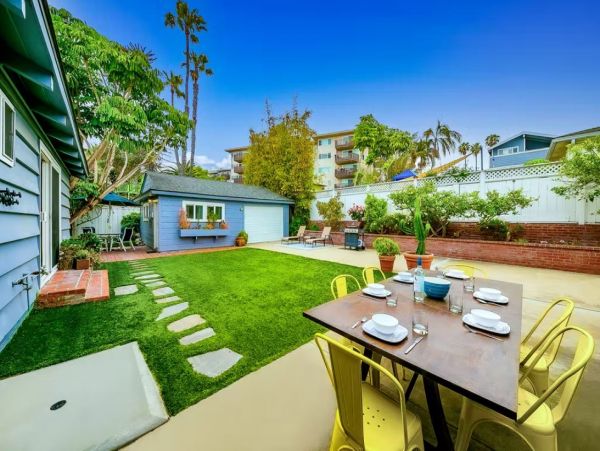 La Jolla Charming Vacation Home - 1/2 Block From Beach
