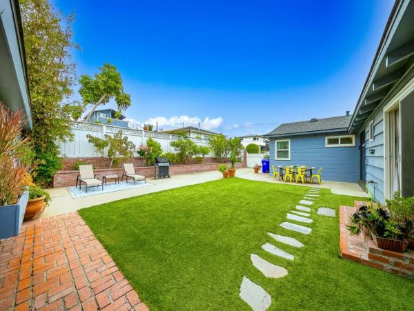 La Jolla Charming Vacation Home - 1/2 Block From Beach