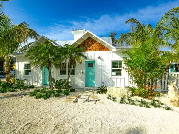 Anna Maria One Bedroom Vacation Bungalow Near the Beach