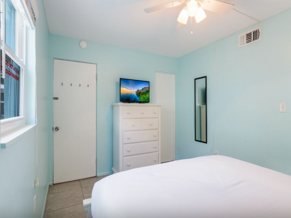 Short walk to Siesta key Village and Beach