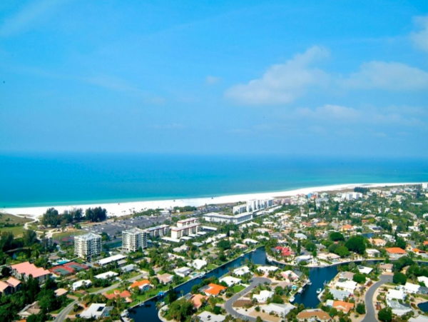 Short walk to Siesta key Village and Beach