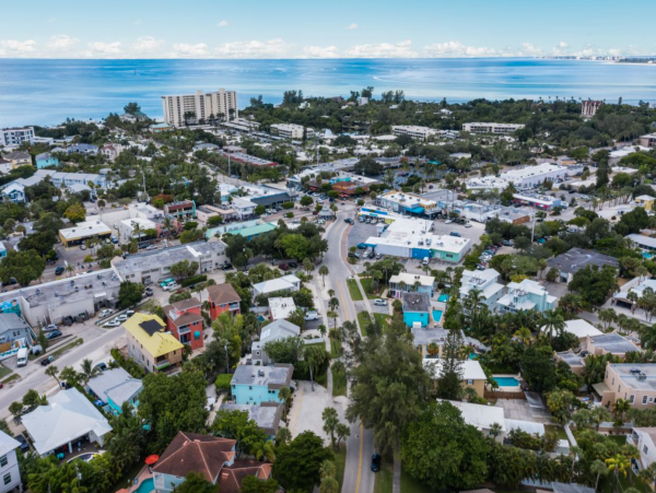 Short walk to Siesta key Village and Beach